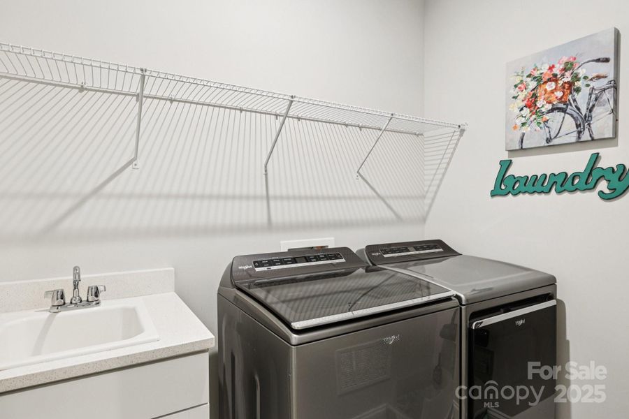 Furnished interior view inside a new home in Handsmill on Lake Wylie, York (Image 33).