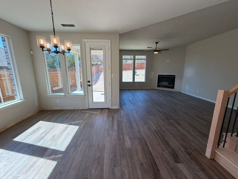 Spacious, unfurnished interior of a new home in Waterford Park, Weatherford (Image 9).