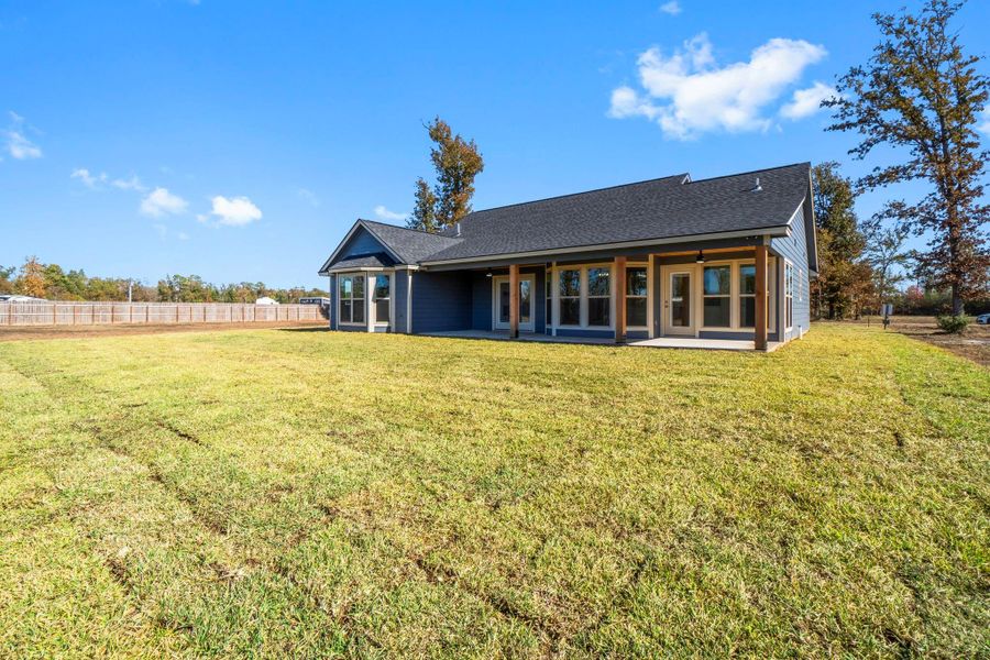 Exterior details and patio area of a home in , Onalaska (Image 28).