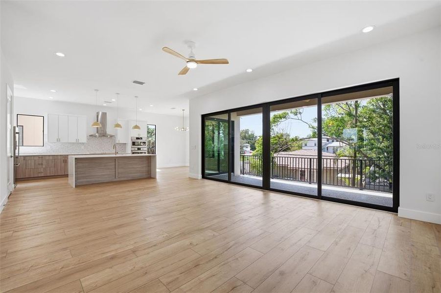 Spacious, unfurnished interior of a new home in , St. Petersburg (Image 37).