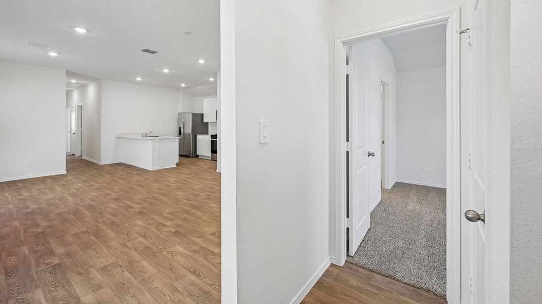 Spacious, unfurnished interior of a new home in Valverde, Bastrop (Image 13).