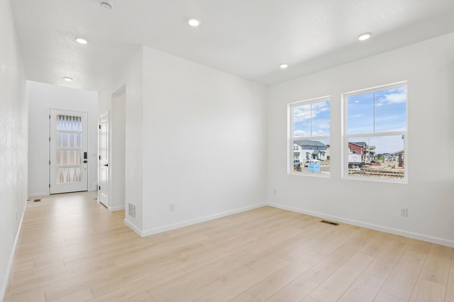 Spacious, unfurnished interior of a new home in Sterling Ranch Ascent Village, Littleton (Image 14).