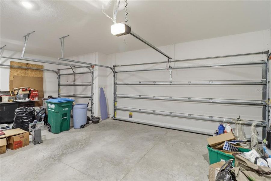 Spacious, unfurnished interior of a new home in , Ocala (Image 23).