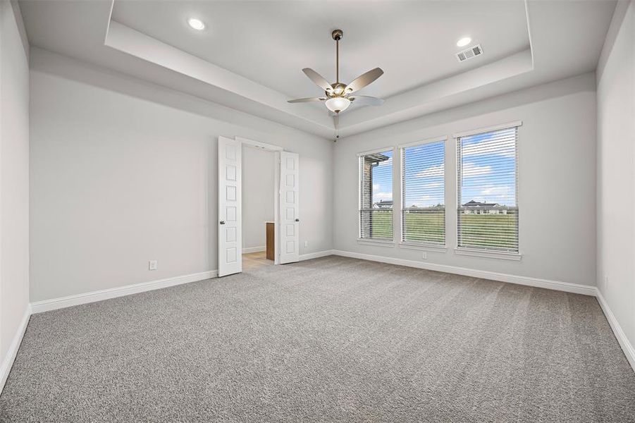 Spacious, unfurnished interior of a new home in Tuscan Estates (1 Acre Lots), Waxahachie (Image 22). Spacious, unfurnished interior of a new home in Tuscan Estates (1 Acre Lots), Waxahachie (Image 22).