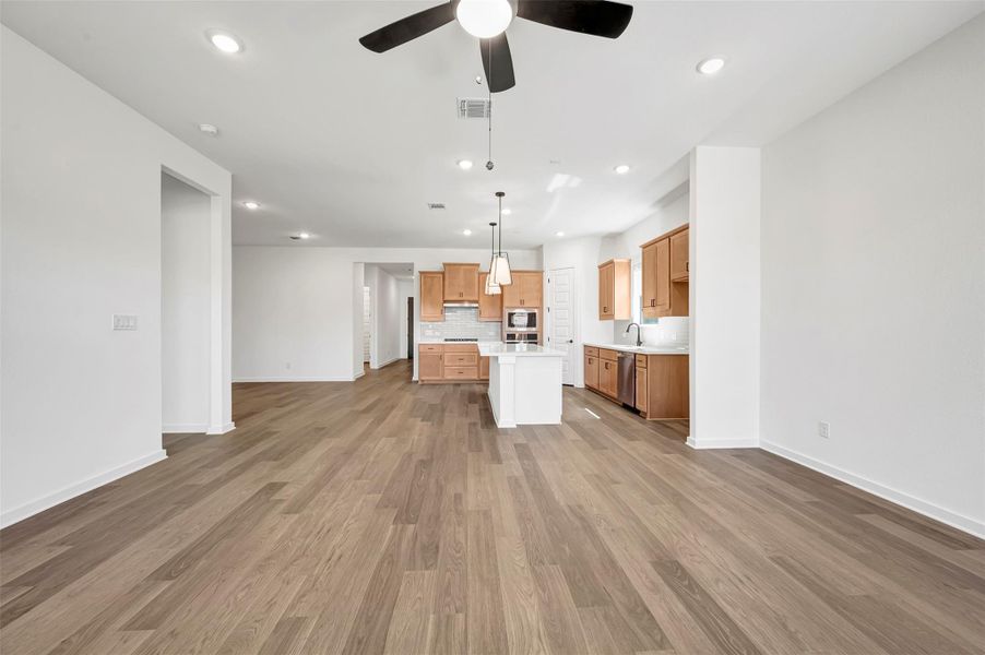 Spacious, unfurnished interior of a new home in Heritage, Dripping Springs (Image 30).