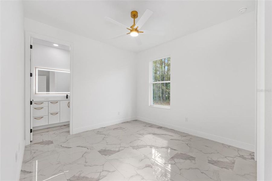 Spacious, unfurnished interior of a new home in , Ocala (Image 29).