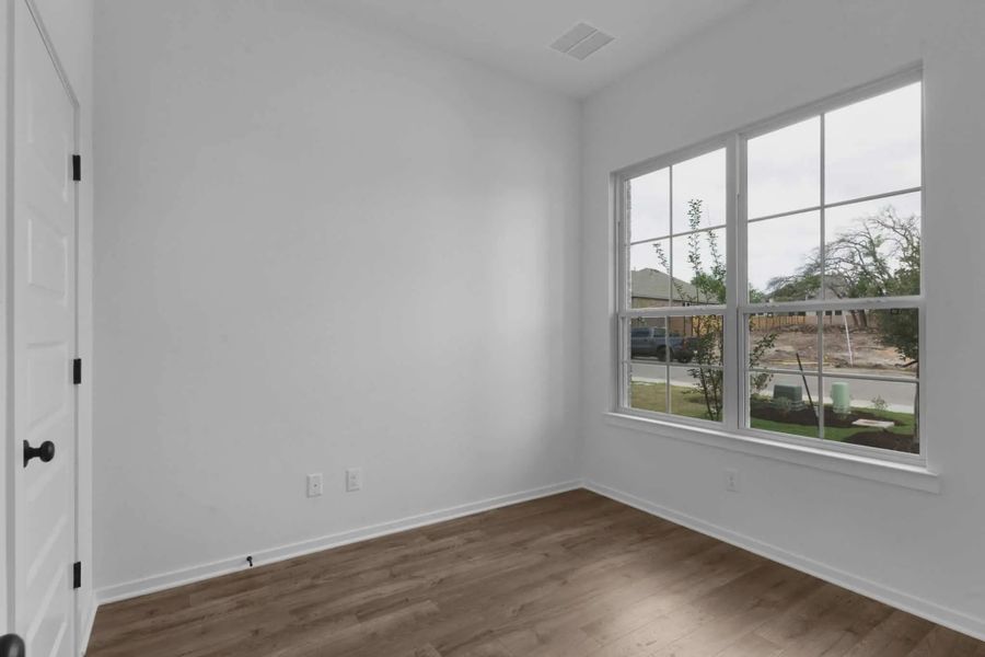 Spacious, unfurnished interior of a new home in Highland Village, Georgetown (Image 9).