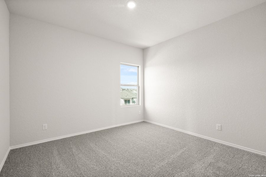 Spacious, unfurnished interior of a new home in Blue Ridge Ranch, San Antonio (Image 27).