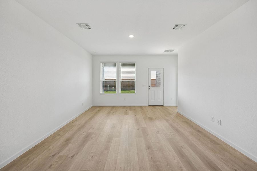 Spacious, unfurnished interior of a new home in Stokesbury, Waller (Image 18).