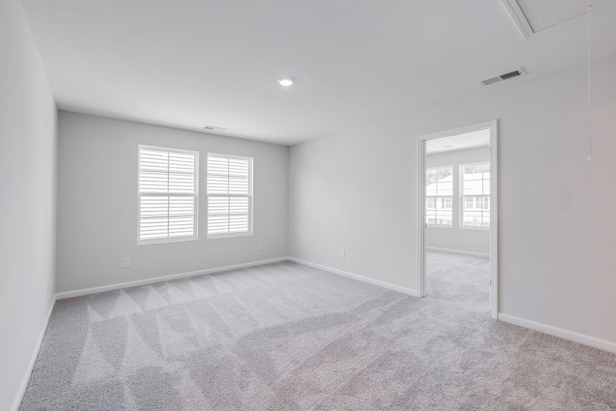 Spacious, unfurnished interior of a new home in Ellington, Elgin (Image 26).