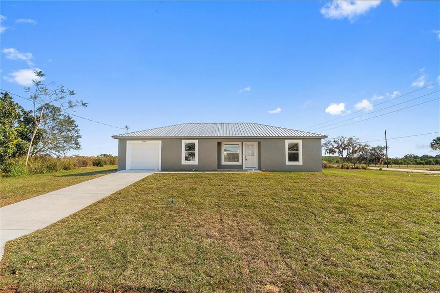 Exterior details and patio area of a home in , Avon Park (Image 20).