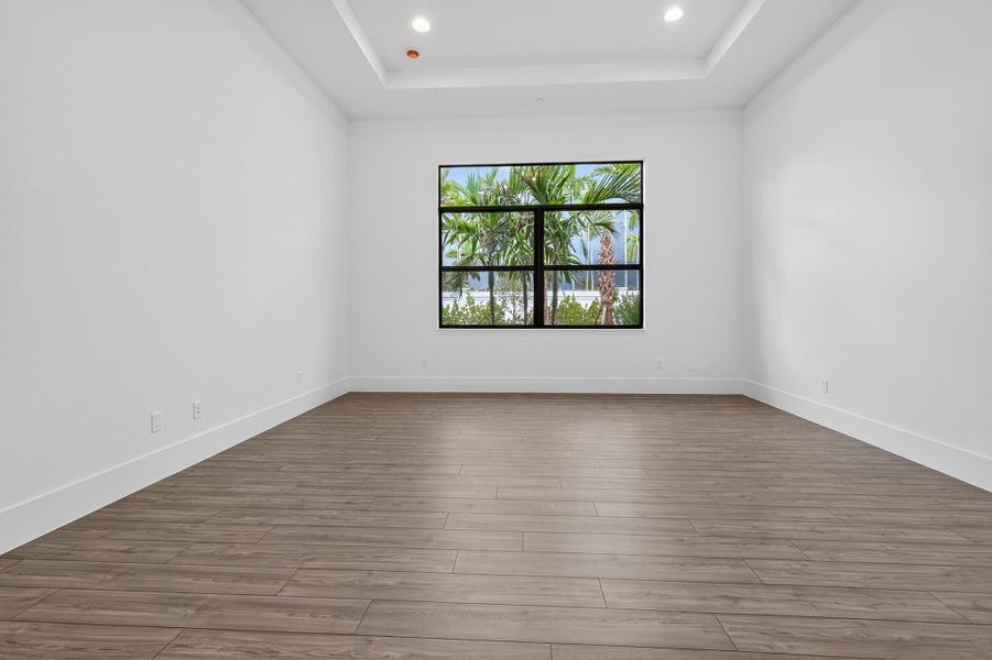 Spacious, unfurnished interior of a new home in , Palm Beach Gardens (Image 59).