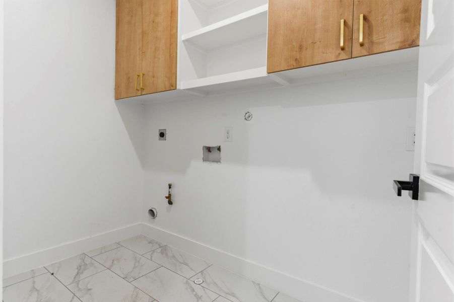 Spacious, unfurnished interior of a new home in , Houston (Image 36).