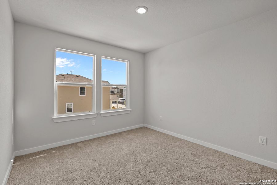 Spacious, unfurnished interior of a new home in Senna, Leon Valley (Image 24).