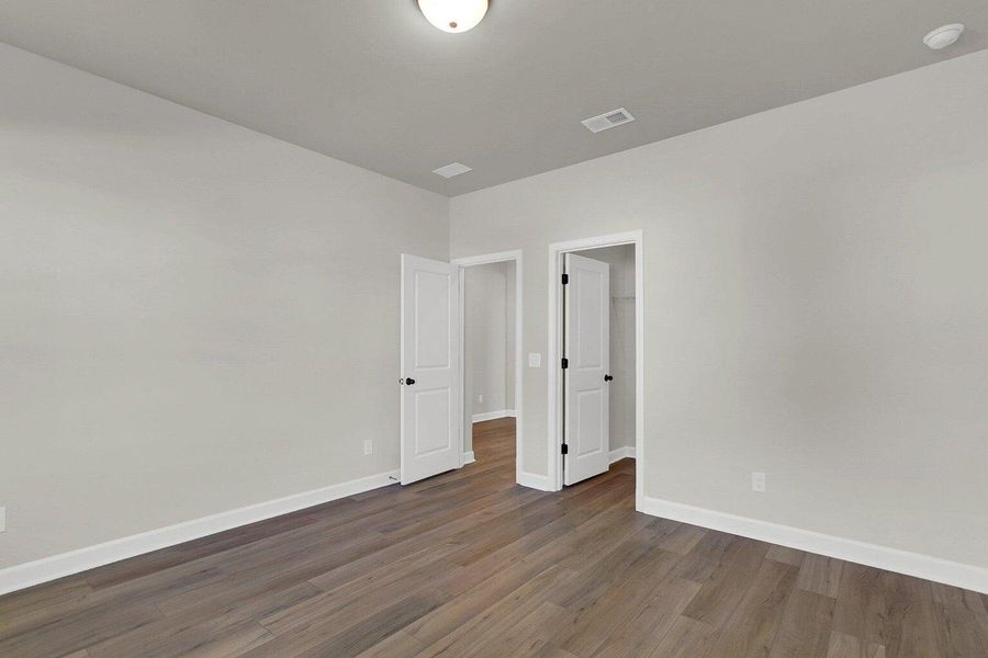 Spacious, unfurnished interior of a new home in , Ravenel (Image 25).