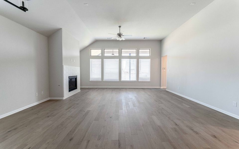 Spacious, unfurnished interior of a new home in Solterra, Mesquite (Image 12).