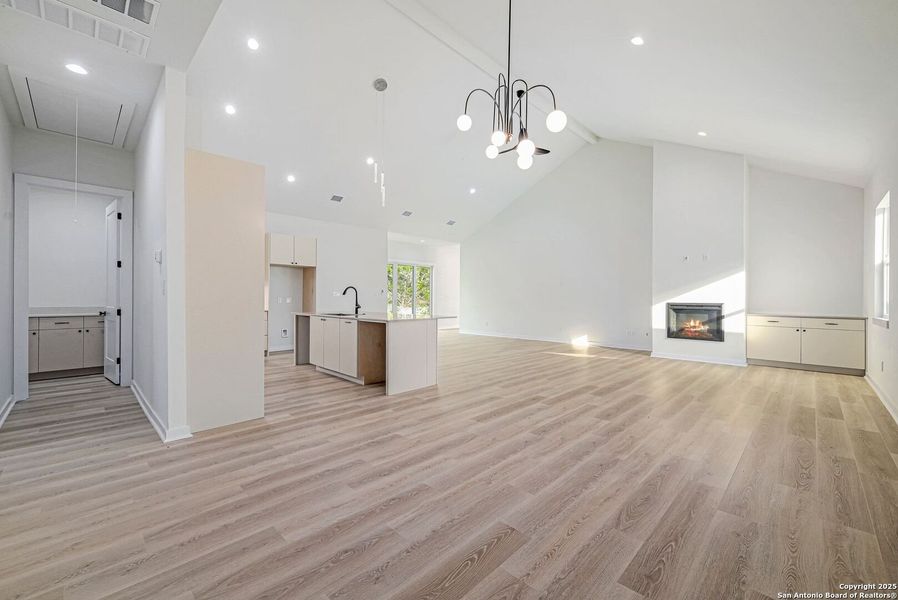 Spacious, unfurnished interior of a new home in , Fischer (Image 25).