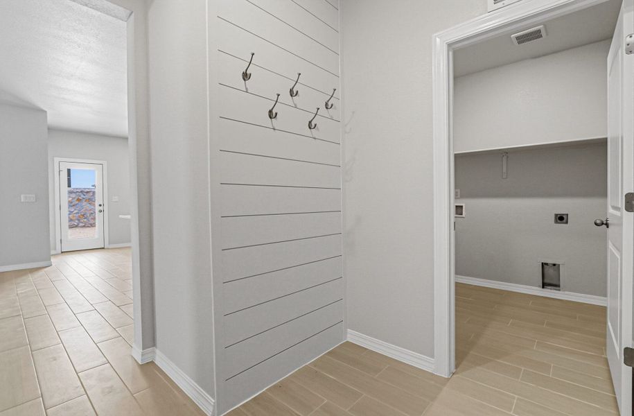 Representative unfurnished interior of a home built from the Poppy by View Homes in Paseos Del Este, El Paso (Image 32).