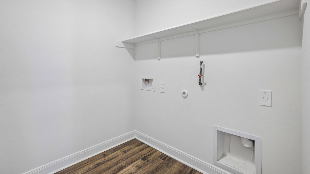 Spacious, unfurnished interior of a new home in Railhead, Cedar Creek (Image 27).