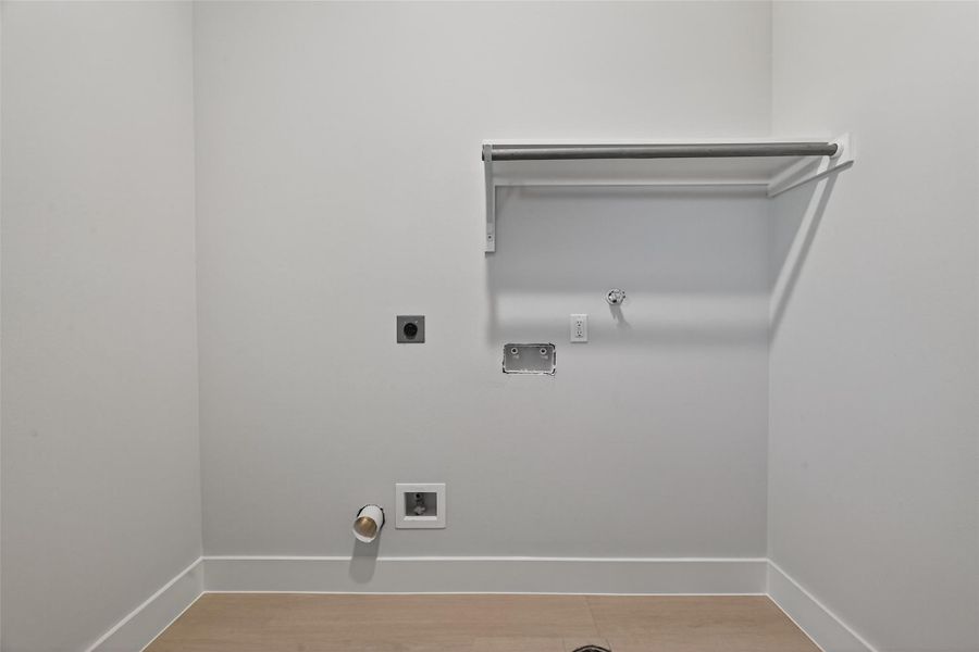 Spacious, unfurnished interior of a new home in Metro Village, Houston (Image 19).