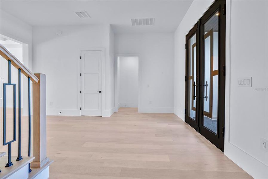 Spacious, unfurnished interior of a new home in , Orlando (Image 24).