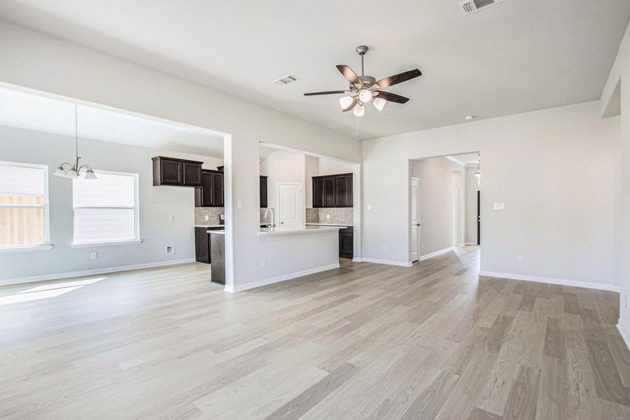 Spacious, unfurnished interior of a new home in , Bay City (Image 23).