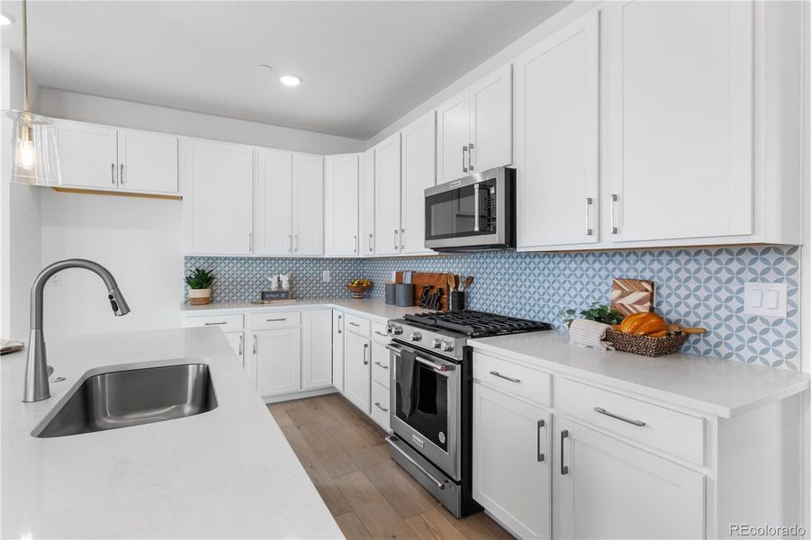 Model Representational Photo