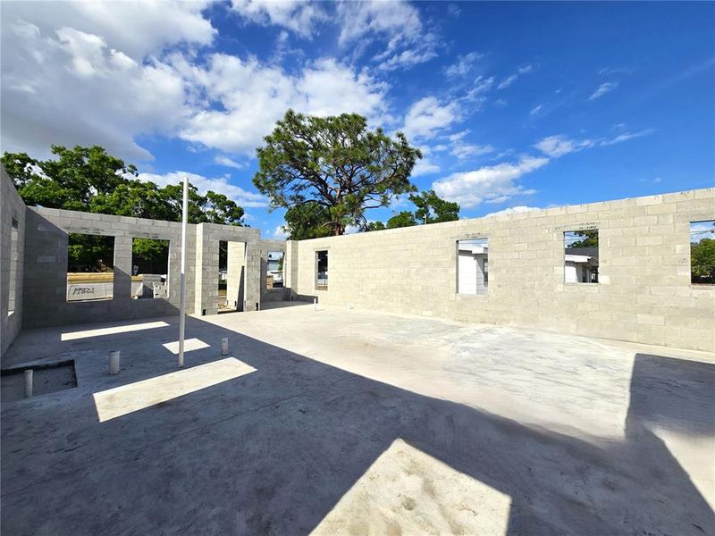 Exterior details and patio area of a home in , St. Petersburg (Image 21).