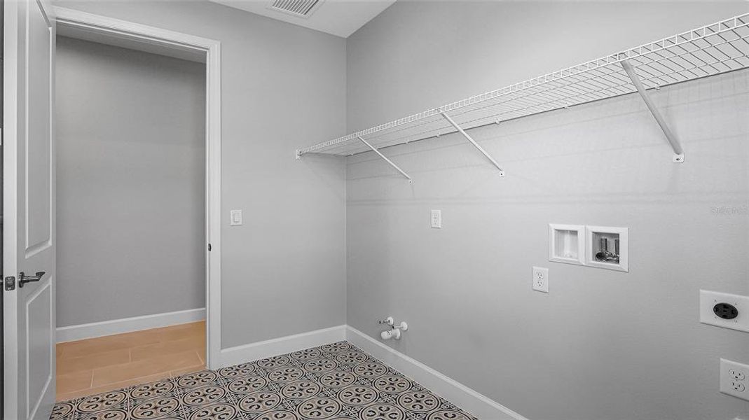 Spacious, unfurnished interior of a new home in Cresswind at Lake Harris, Tavares (Image 21).