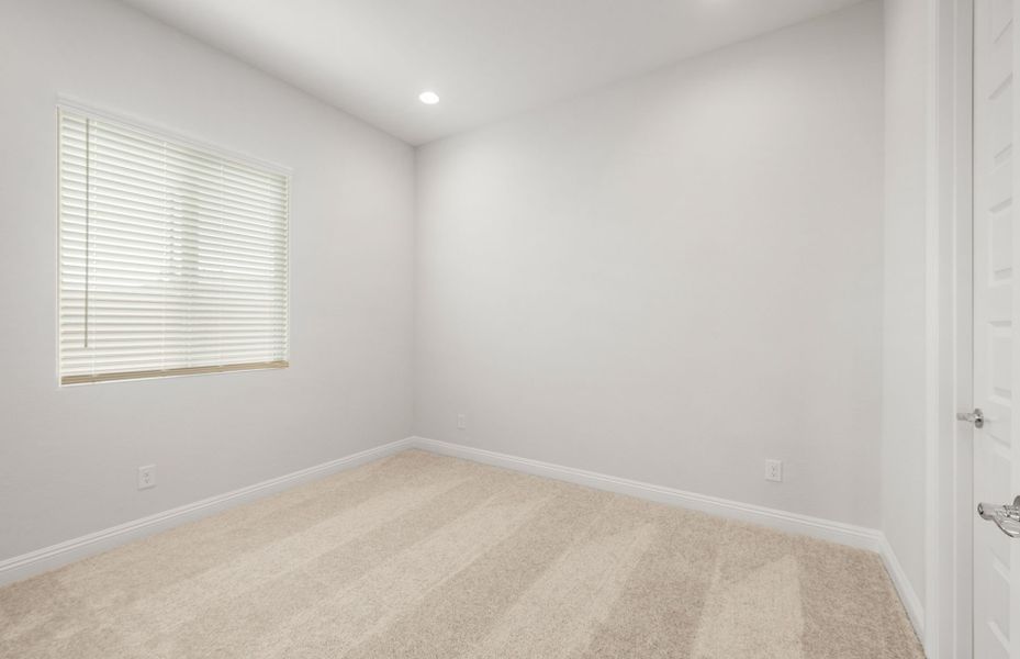 Spacious, unfurnished interior of a new home in Artisan at Asante, Surprise (Image 17).
