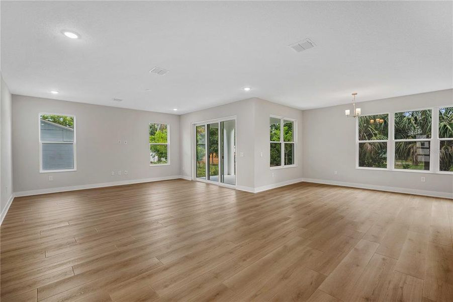 Spacious, unfurnished interior of a new home in , Tampa (Image 21).