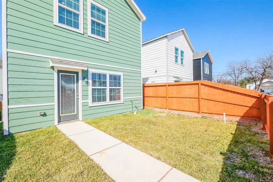 Exterior details and patio area of a home in , Houston (Image 21).