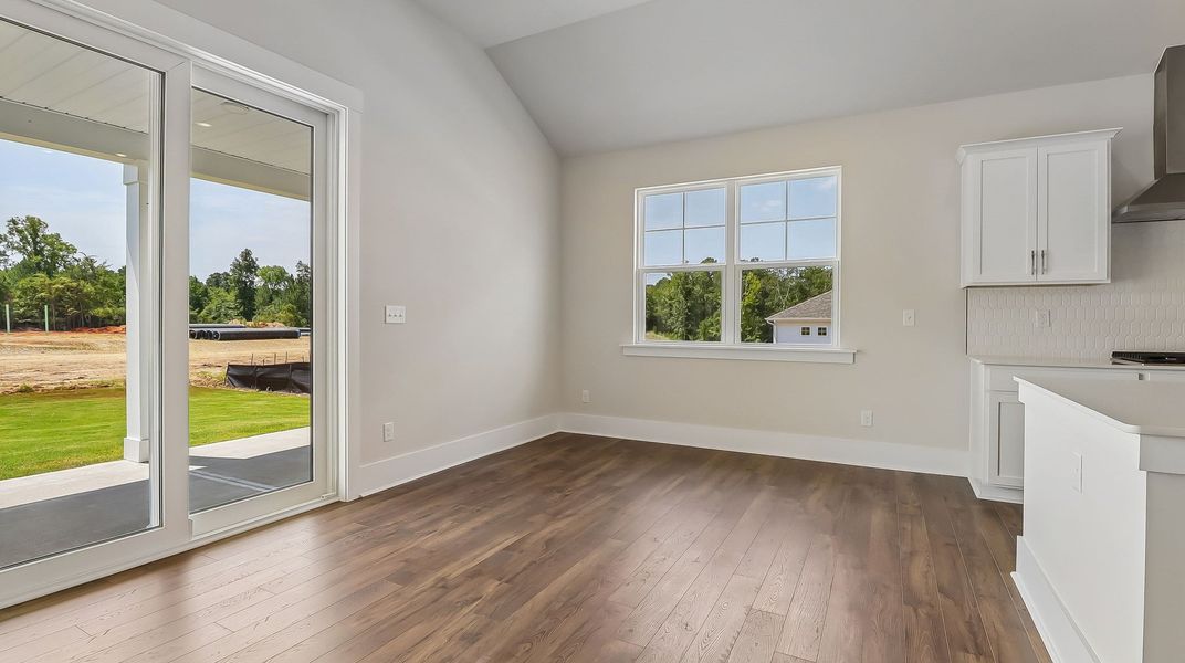 Spacious, unfurnished interior of a new home in Livingston Woods, Irmo (Image 7).