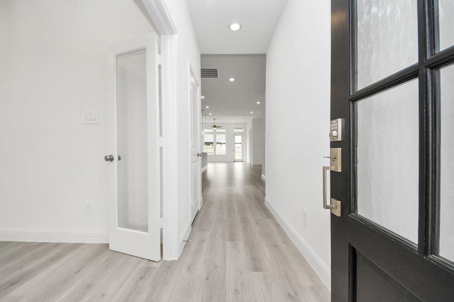 Spacious, unfurnished interior of a new home in , Missouri City (Image 16).