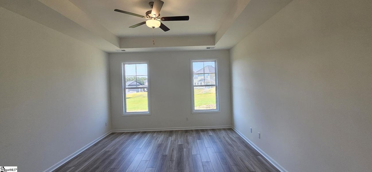 Spacious, unfurnished interior of a new home in Sedona, Greenville (Image 10).