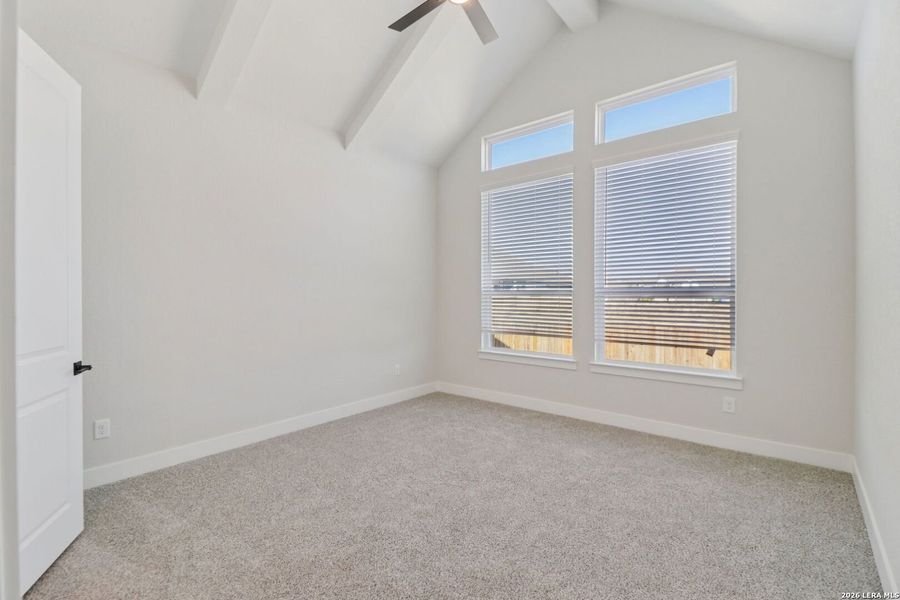 Spacious, unfurnished interior of a new home in Village at Three Oaks, Seguin (Image 14).
