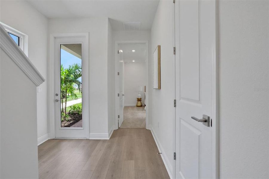 Spacious, unfurnished interior of a new home in Bungalow Walk at Lakewood Ranch, Sarasota (Image 28).