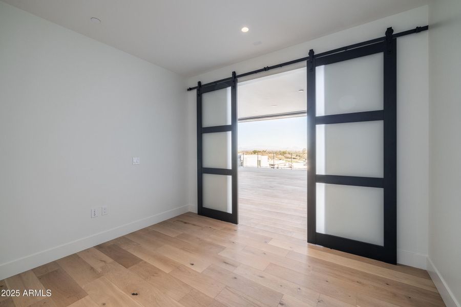 Ascent 304 Den to Living Area