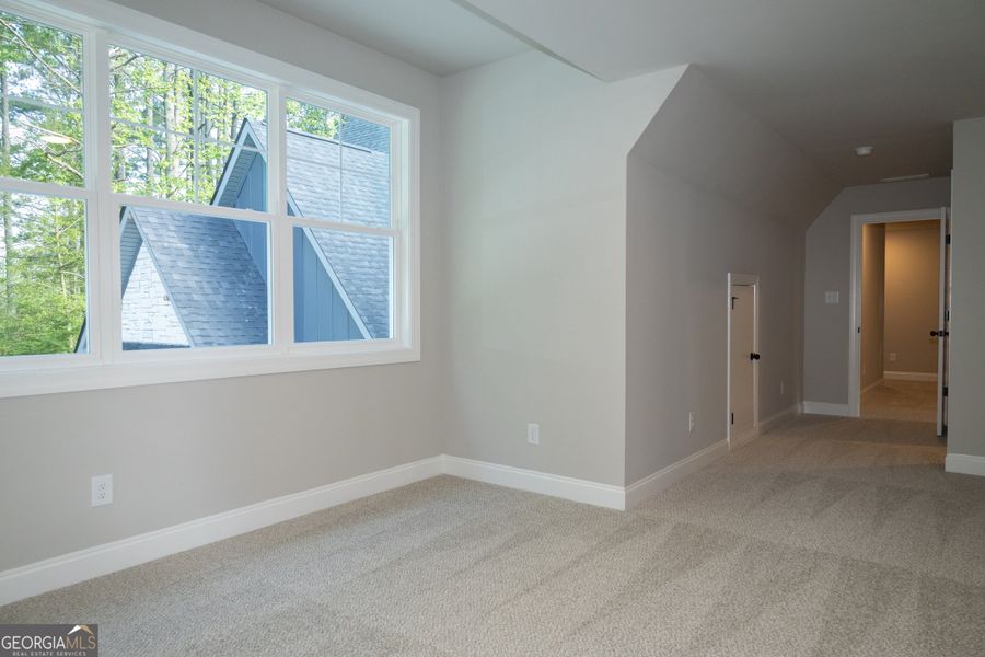 Spacious, unfurnished interior of a new home in Leverett Park, Newnan (Image 20).