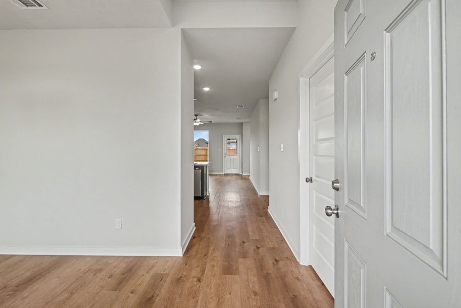Spacious, unfurnished interior of a new home in Pecan Grove, Navasota (Image 7). Spacious, unfurnished interior of a new home in Pecan Grove, Navasota (Image 7).
