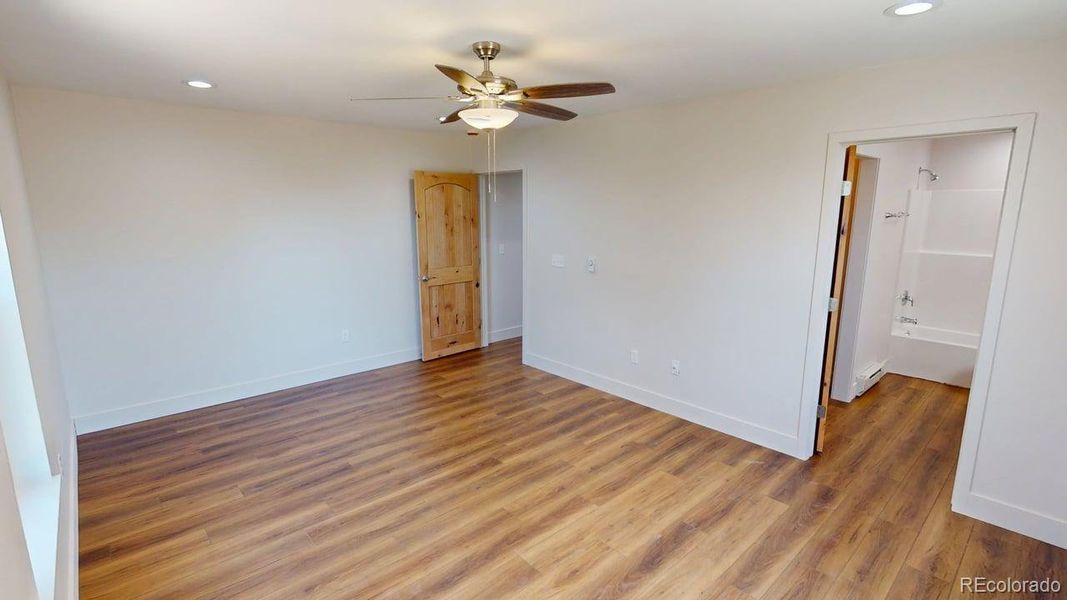 Spacious, unfurnished interior of a new home in , Crestone (Image 11).