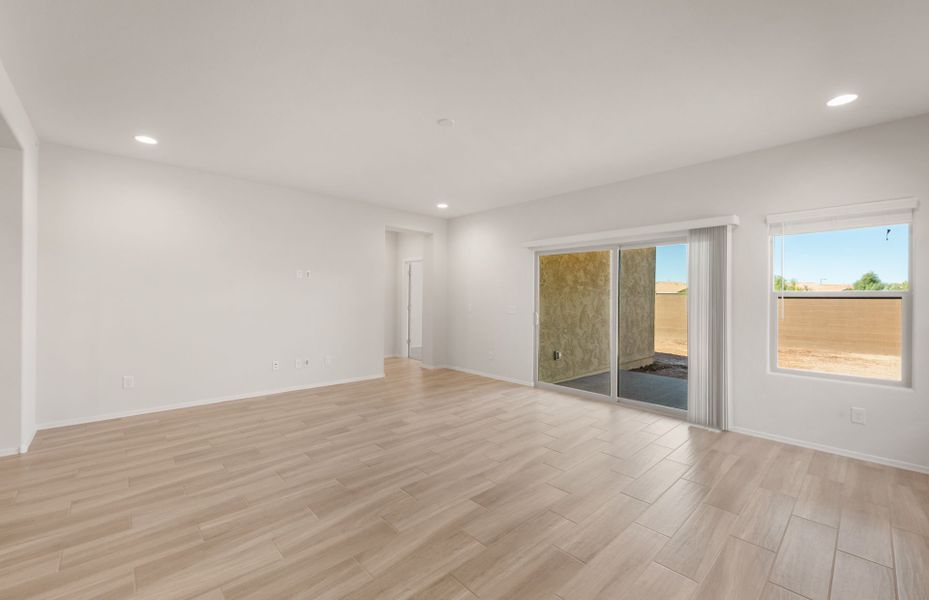 Spacious, unfurnished interior of a new home in Parkside at Anthem at Merrill Ranch, Florence (Image 19).