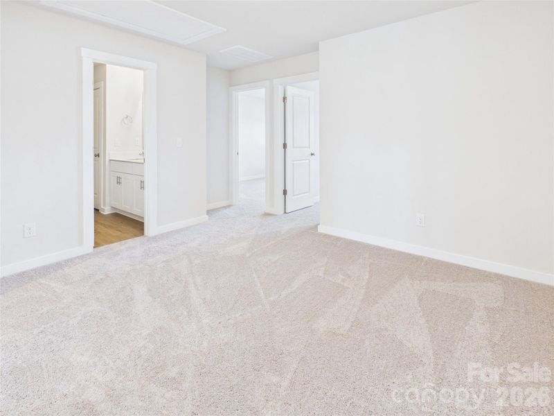 Spacious, unfurnished interior of a new home in , Kings Mountain (Image 19).