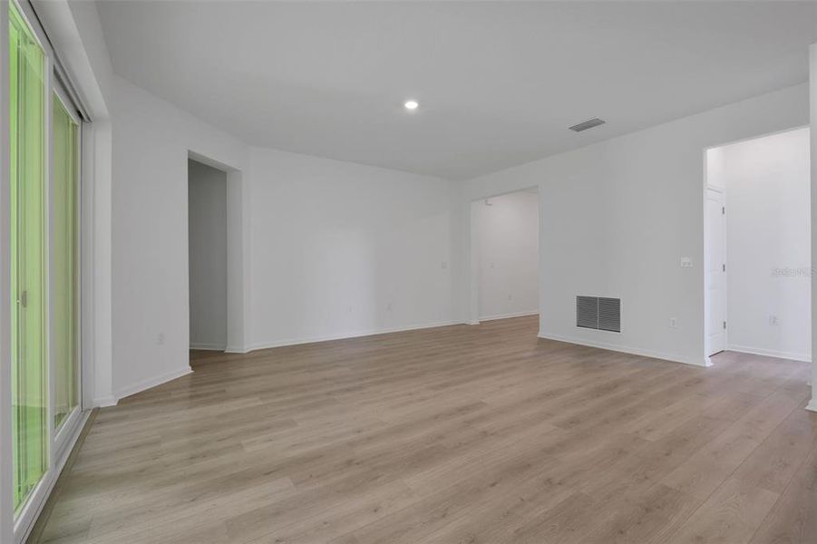 Spacious, unfurnished interior of a new home in Seaport Village, Tavares (Image 28).