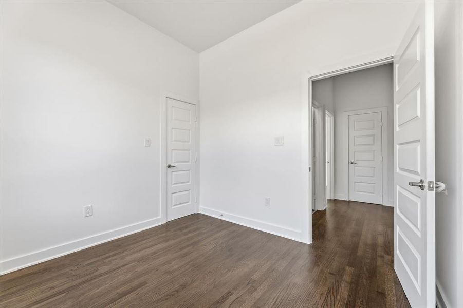Spacious, unfurnished interior of a new home in , Dallas (Image 25).