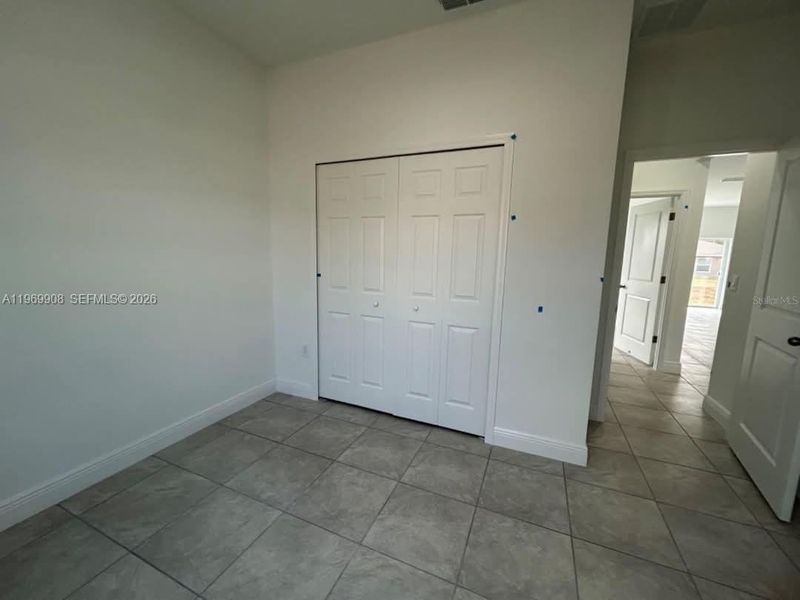 Spacious, unfurnished interior of a new home in , Ocala (Image 6).