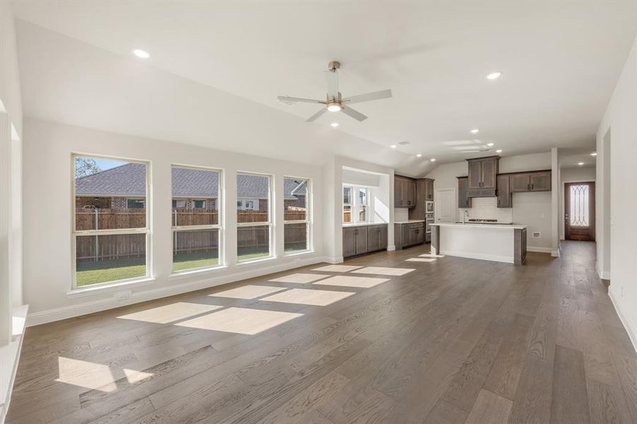 Spacious, unfurnished interior of a new home in Sable Creek, Sanger (Image 20). Spacious, unfurnished interior of a new home in Sable Creek, Sanger (Image 20).