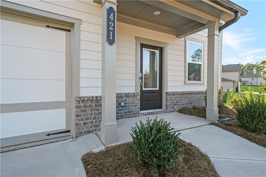 Exterior details and patio area of a home in Shadow Creek, Jackson (Image 3).