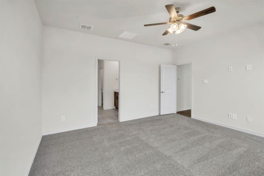 Spacious, unfurnished interior of a new home in The Landing at Hidden Lakes, McKinney (Image 19).