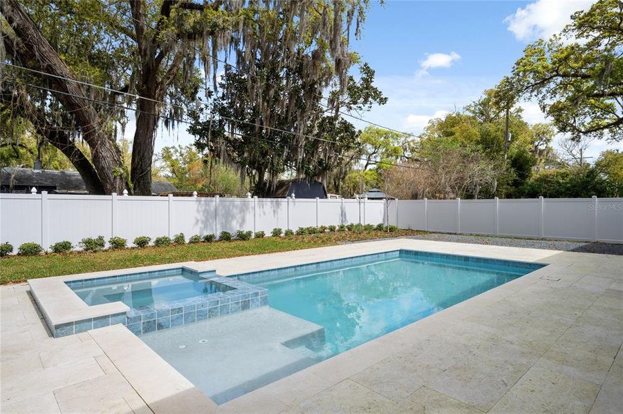 Exterior details and patio area of a home in College Park, Orlando (Image 3).